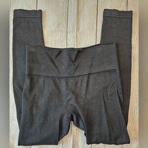 Colsie •Size Medium• Black Ribbed Seamless Leggings Athletic Lounge Ankle length